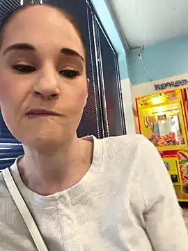 Snapshot of lolabunny9 chatting on February 2, 2025, 5:26 pm lolabunny9 online show from February 2, 2025, 5:26 pm