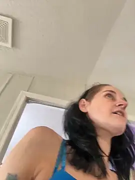 lolabunny9 online show from December 22, 2025, 4:04 pm