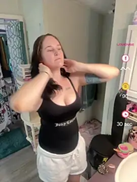 lolabunny9 online show from May 24, 2026, 3:06 pm