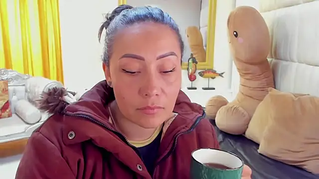 Snapshot of gaby_trent chatting on January 16, 2025, 1:25 pm gaby trent online show from January 16, 2025, 1:25 pm