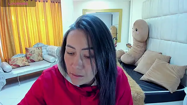 Snapshot of gaby_trent chatting on March 10, 2025, 1:10 pm gaby trent online show from March 10, 2025, 1:10 pm