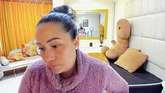 Snapshot of gaby_trent chatting on March 14, 2025, 7:55 pm gaby trent online show from March 14, 2025, 7:55 pm