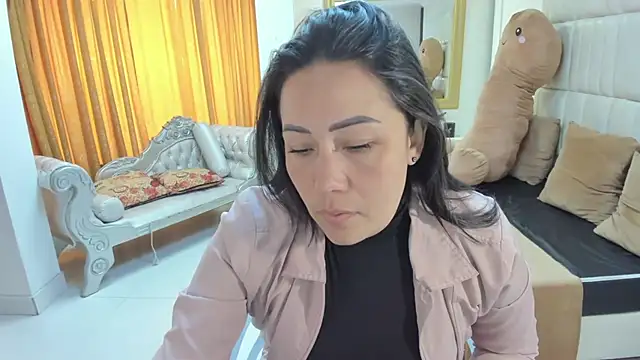 Snapshot of gaby_trent chatting on October 24, 2025, 1:51 pm gaby trent online show from October 24, 2025, 1:51 pm