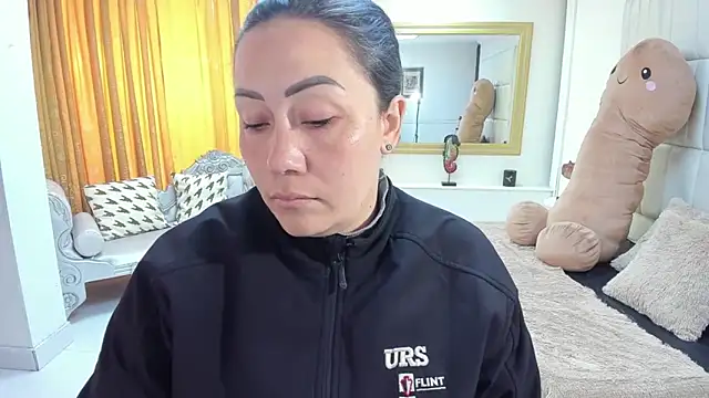 Snapshot of gaby_trent chatting on November 7, 2025, 12:49 pm gaby trent online show from November 7, 2025, 12:49 pm