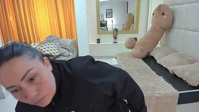 Snapshot of gaby_trent chatting on November 21, 2025, 1:32 pm gaby trent online show from November 21, 2025, 1:32 pm