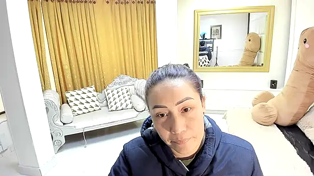 Snapshot of gaby_trent chatting on April 15, 2026, 4:47 pm gaby trent online show from April 15, 2026, 4:47 pm