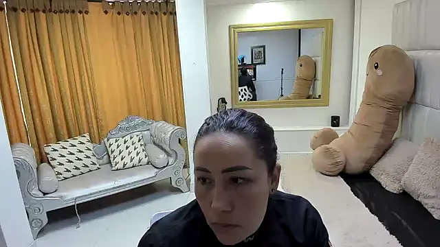 Snapshot of gaby_trent chatting on April 17, 2026, 3:59 pm gaby trent online show from April 17, 2026, 3:59 pm