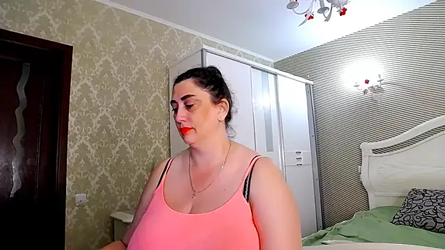 Evelyn Shy online show from June 24, 2026, 10:25 am