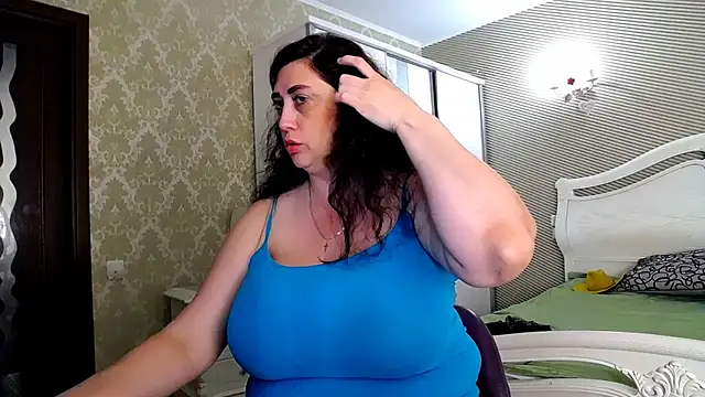 Evelyn Shy online show from July 14, 2026, 10:43 am