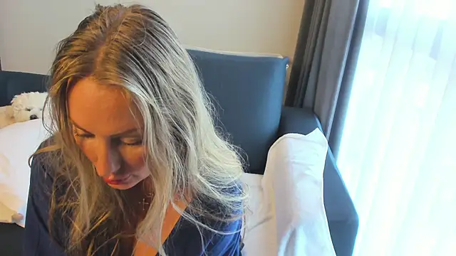 Veola new online show from January 15, 2026, 4:39 am