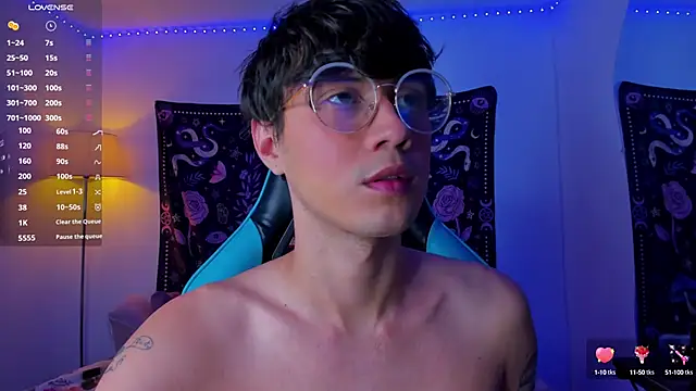 Snapshot of LeaneSeb chatting on December 9, 2024, 11:45 pm LeaneSeb online show from December 9, 2024, 11:45 pm