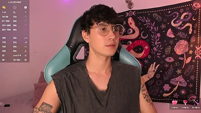 Snapshot of LeaneSeb chatting on December 16, 2024, 3:08 am LeaneSeb online show from December 16, 2024, 3:08 am