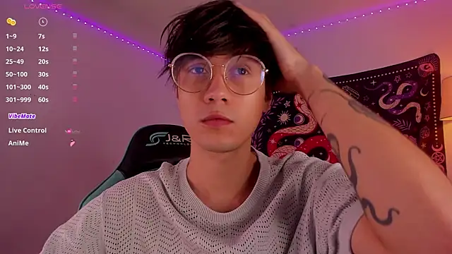 Snapshot of LeaneSeb chatting on January 12, 2025, 2:41 pm LeaneSeb online show from January 12, 2025, 2:41 pm