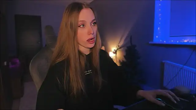 Snapshot of Rachel_Ro chatting on December 15, 2024, 6:48 pm Rachel Ro online show from December 15, 2024, 6:48 pm