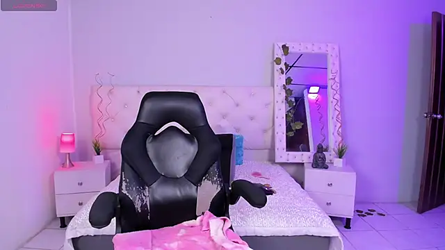 Snapshot of ximena_slut_21 chatting on March 20, 2025, 1:13 am ximena slut 21 online show from March 20, 2025, 1:13 am