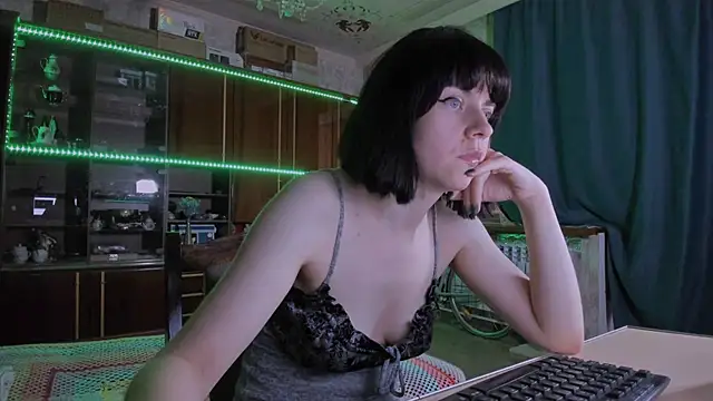 Snapshot of pa1e_pr1ncess chatting on June 18, 2026, 6:46 am pa1e pr1ncess online show from June 18, 2026, 6:46 am