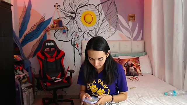 LinzyBaner online show from December 11, 2024, 12:33 am