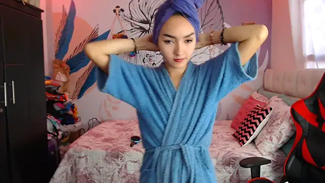 LinzyBaner online show from January 14, 2025, 10:12 pm