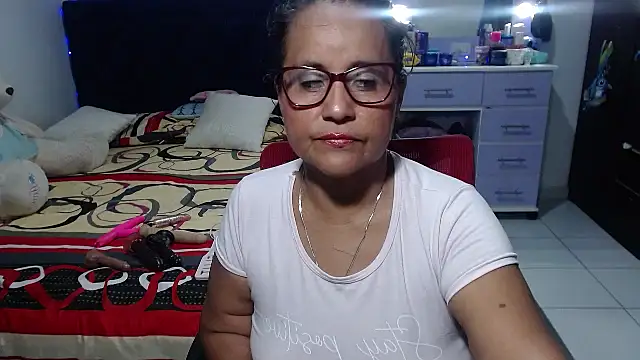 Snapshot of pervert_mommy_ chatting on May 4, 2026, 10:33 am pervert mommy online show from May 4, 2026, 10:33 am
