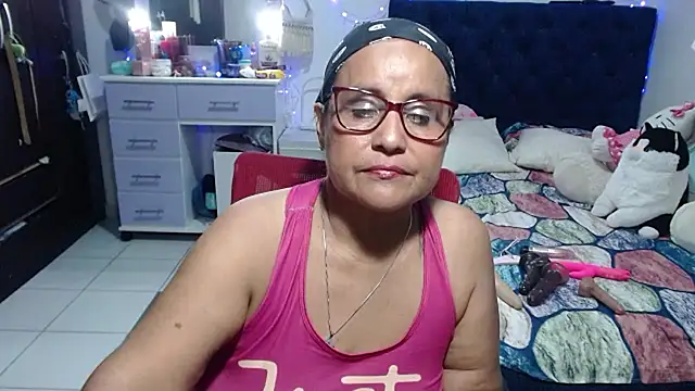 Snapshot of pervert_mommy_ chatting on June 3, 2026, 2:33 pm pervert mommy online show from June 3, 2026, 2:33 pm