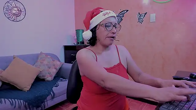 scarlet wet online show from December 19, 2025, 6:04 pm