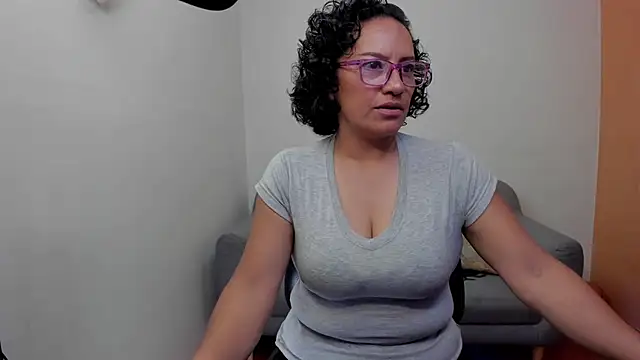 Snapshot of scarlet_wet chatting on June 3, 2026, 11:32 pm scarlet wet online show from June 3, 2026, 11:32 pm