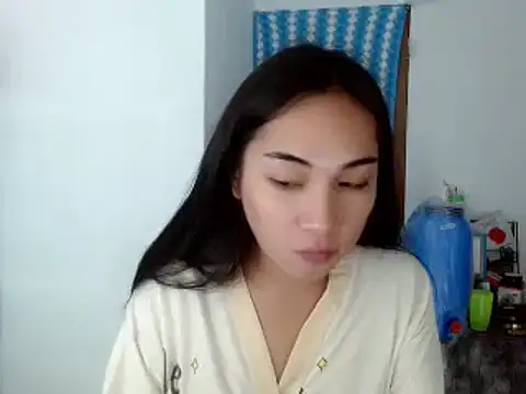 Snapshot of SweetLilly_18 chatting on December 5, 2024, 3:17 pm SweetLilly 18 online show from December 5, 2024, 3:17 pm