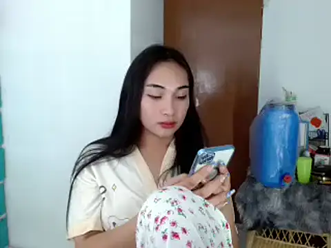 Snapshot of SweetLilly_18 chatting on December 5, 2024, 6:22 pm SweetLilly 18 online show from December 5, 2024, 6:22 pm