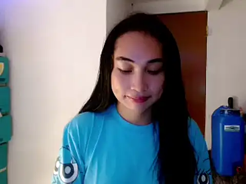 Snapshot of SweetLilly_18 chatting on January 6, 2025, 11:40 am SweetLilly 18 online show from January 6, 2025, 11:40 am