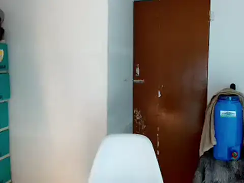 Snapshot of SweetLilly_18 chatting on January 12, 2025, 12:23 pm SweetLilly 18 online show from January 12, 2025, 12:23 pm