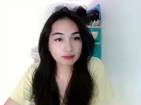 Snapshot of SweetLilly_18 chatting on February 1, 2025, 11:43 am SweetLilly 18 online show from February 1, 2025, 11:43 am