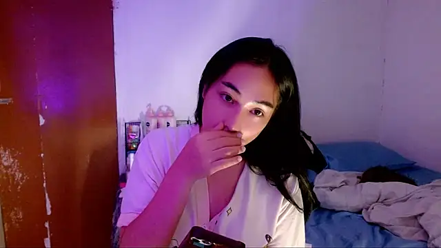 Snapshot of SweetLilly_18 chatting on September 26, 2025, 2:32 pm SweetLilly 18 online show from September 26, 2025, 2:32 pm