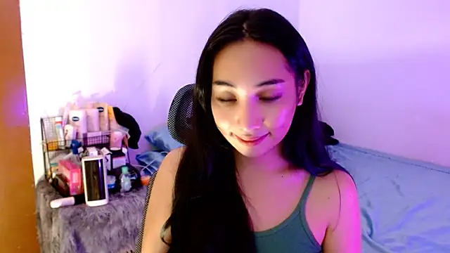 Snapshot of SweetLilly_18 chatting on November 17, 2025, 3:56 am SweetLilly 18 online show from November 17, 2025, 3:56 am