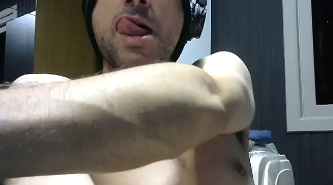 Snapshot of gauchors20 chatting on February 15, 2025, 3:20 am gauchors20 online show from February 15, 2025, 3:20 am