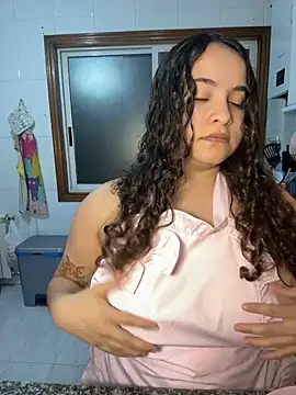 Snapshot of Sweet_sully__ chatting on December 15, 2024, 5:53 pm Sweet sully online show from December 15, 2024, 5:53 pm