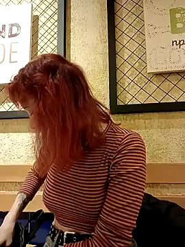 Snapshot of Frost_foxy chatting on March 1, 2025, 5:20 am Frost foxy online show from March 1, 2025, 5:20 am