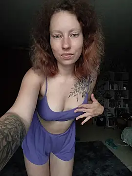 Snapshot of Frost_foxy chatting on July 6, 2026, 4:31 am Frost foxy online show from July 6, 2026, 4:31 am