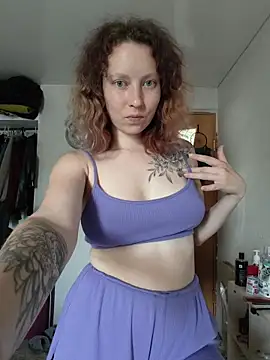 Snapshot of Frost_foxy chatting on July 7, 2026, 7:34 am Frost foxy online show from July 7, 2026, 7:34 am