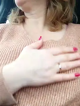 Snapshot of Elza01 chatting on February 2, 2025, 6:37 am Elza01 online show from February 2, 2025, 6:37 am