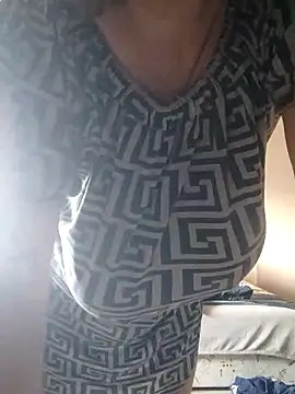 Snapshot of Elza01 chatting on February 9, 2025, 6:33 am Elza01 online show from February 9, 2025, 6:33 am