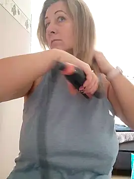 Snapshot of Elza01 chatting on September 29, 2025, 6:29 am Elza01 online show from September 29, 2025, 6:29 am