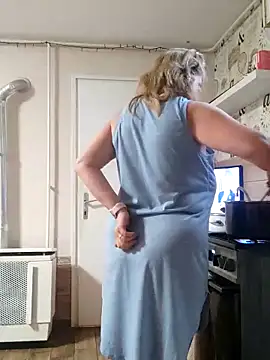 Snapshot of Elza01 chatting on October 1, 2025, 5:13 am Elza01 online show from October 1, 2025, 5:13 am