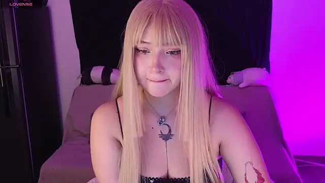 Snapshot of KuroChan420 chatting on March 20, 2025, 11:12 pm KuroChan420 online show from March 20, 2025, 11:12 pm