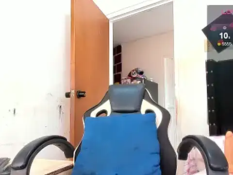 ebonnylatinx online show from December 12, 2024, 9:04 pm