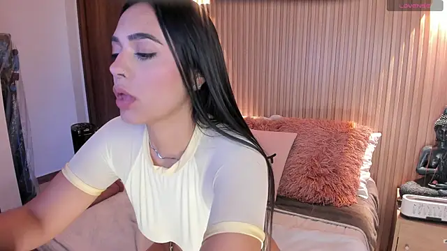 AMELIE xx online show from April 23, 2026, 1:24 pm