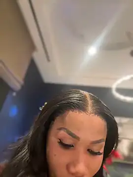 Snapshot of Belle___ chatting on December 7, 2024, 1:36 am Belle online show from December 7, 2024, 1:36 am