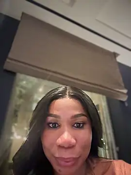 Snapshot of Belle___ chatting on March 9, 2025, 1:56 am Belle online show from March 9, 2025, 1:56 am