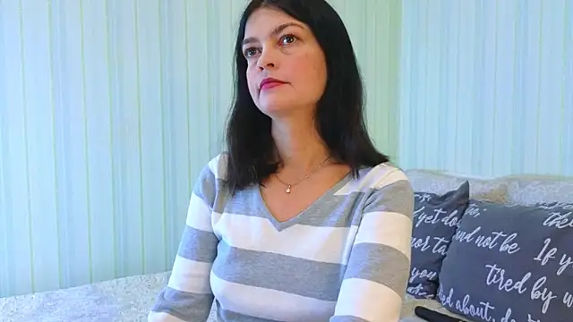 Snapshot of _Lily_ chatting on November 10, 2025, 7:18 am Lily online show from November 10, 2025, 7:18 am