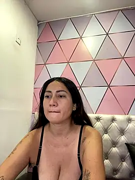 juliana diaz online show from October 9, 2025, 11:19 am