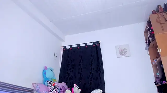 AlondraDiossa03 online show from October 23, 2025, 7:34 pm